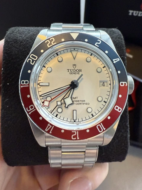 2025-TUDOR-41mm-Black-Bay-GMT-M79830RB-0010-Opaline-white-1