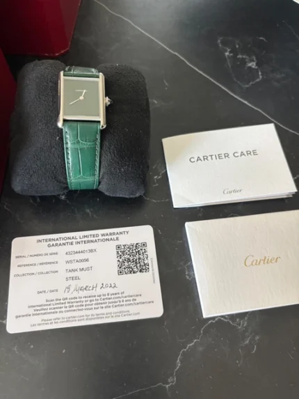 Cartier Tank Homme – Acier inoxydable – Cadran vert – 25 mm – Quartz – WSTA0056