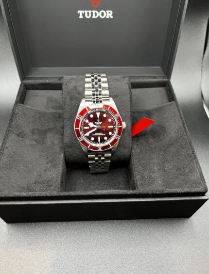 Tudor Black Bay 58 Burgundy Jubilee – 39 mm – Bracelet 5 maillons Rouge