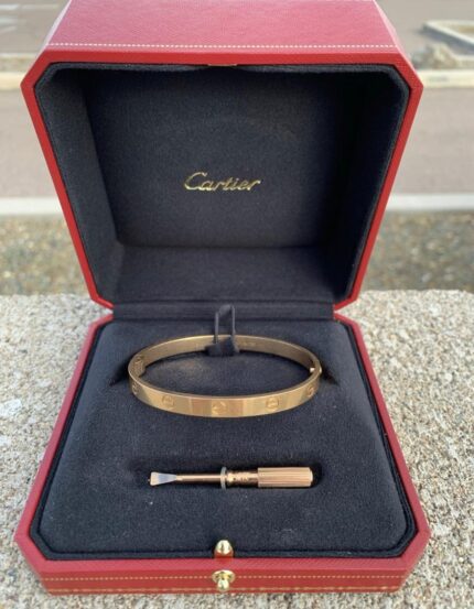 Bracelet Cartier Love, taille 19 (modèle 2024), ensemble complet, or jaune.