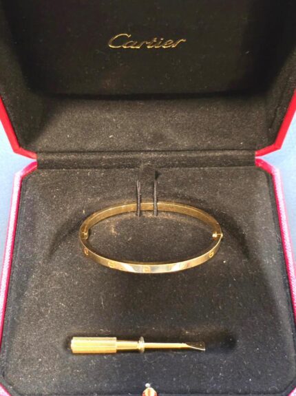 Bracelet CARTIER "LOVE" en or jaune 18 carats 750 taille 16